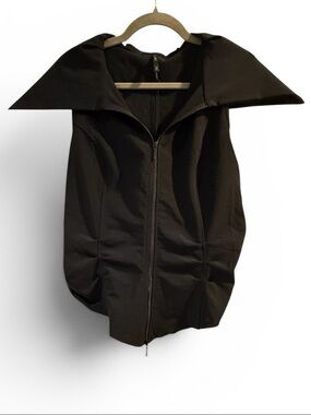 Porto Sz M Viola Vest in Black Architectural Collar Asymmetrical Design | NWT